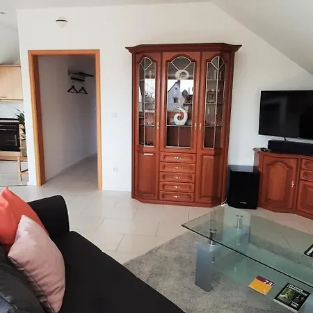 דירה Dachgeschosswohnung *