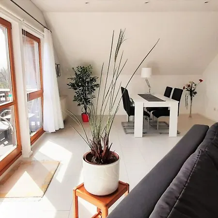 Dachgeschosswohnung דירה *